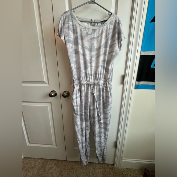 Pretty Garden Large Camo Jumpsuit - Picture 2 of 4